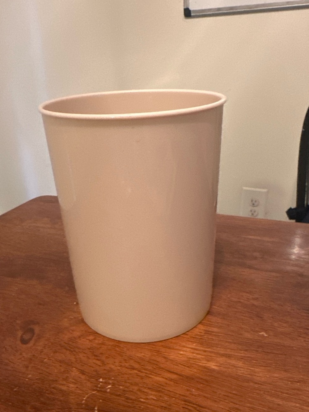 Kitchen utensils holder